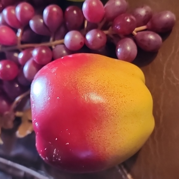 VINTAGE  FAUX 🍇 GRAPES & PLASTIC  FRUIT 😋 - Picture 5 of 7